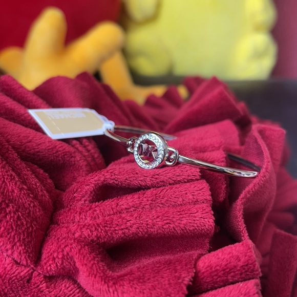 NWT MICHAEL KORS SILVER-TONE LOGO BRACELET - Picture 2 of 6